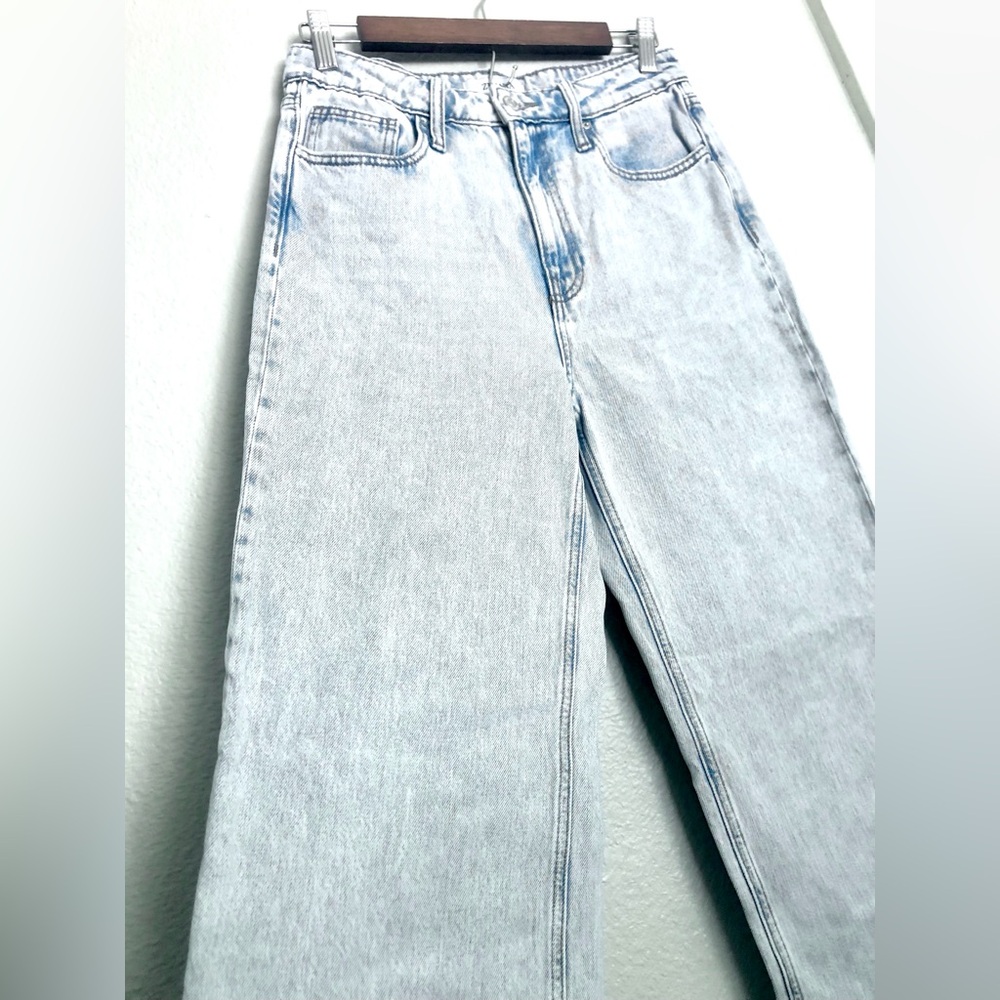 Zenana Outfitters Light Wash Wide Leg Jeans - Picture 2 of 9